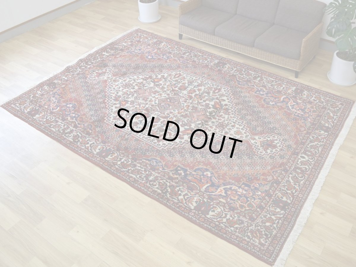 画像3: 良品 ペルシャ 絨毯 バクティヤリ 縦3.2m 横2.3m 7.3㎡ 〜6帖 リビング ダイニング 3人掛けソファ コーナーソファ 大判 サイズ 320 x 228 cm No.R106 肉厚 天然 草木染 ウール 手織り トライバル ラグ 敷物 マット カーペット メダリオン ゴルミナ ゴルミナイ 花柄 ヴィンテージ ビンテージ バクティアリ バフティヤリ b-r106-320228h024-264-055 (3)