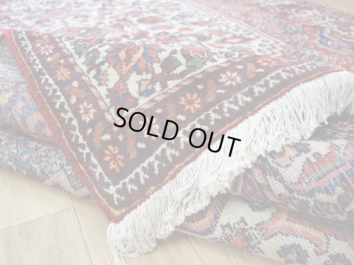 画像13: 良品 ペルシャ 絨毯 バクティヤリ 縦3.2m 横2.3m 7.3㎡ 〜6帖 リビング ダイニング 3人掛けソファ コーナーソファ 大判 サイズ 320 x 228 cm No.R106 肉厚 天然 草木染 ウール 手織り トライバル ラグ 敷物 マット カーペット メダリオン ゴルミナ ゴルミナイ 花柄 ヴィンテージ ビンテージ バクティアリ バフティヤリ b-r106-320228h024-264-055 (13)