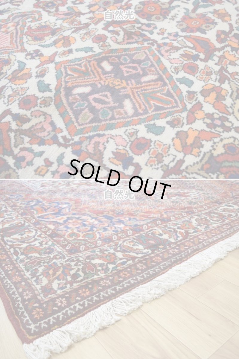 画像10: 良品 ペルシャ 絨毯 バクティヤリ 縦3.2m 横2.3m 7.3㎡ 〜6帖 リビング ダイニング 3人掛けソファ コーナーソファ 大判 サイズ 320 x 228 cm No.R106 肉厚 天然 草木染 ウール 手織り トライバル ラグ 敷物 マット カーペット メダリオン ゴルミナ ゴルミナイ 花柄 ヴィンテージ ビンテージ バクティアリ バフティヤリ b-r106-320228h024-264-055 (10)