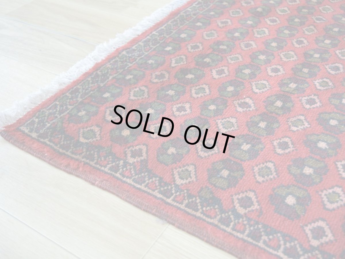 画像11: 良品 ペルシャ 部族絨毯 バルーチ 縦2m 横1.3m 2.6㎡ 2帖程度 リビング ダイニング 2-3人掛けソファ サイズ 195 x 130 cm No.R232 天然 ウール 手織り トライバル ラグ 敷物 マット カーペット 幾何学模様 ヴィンテージ ビンテージ 赤 レッド 花柄 総柄 b-r232-195130h001-031 (11)