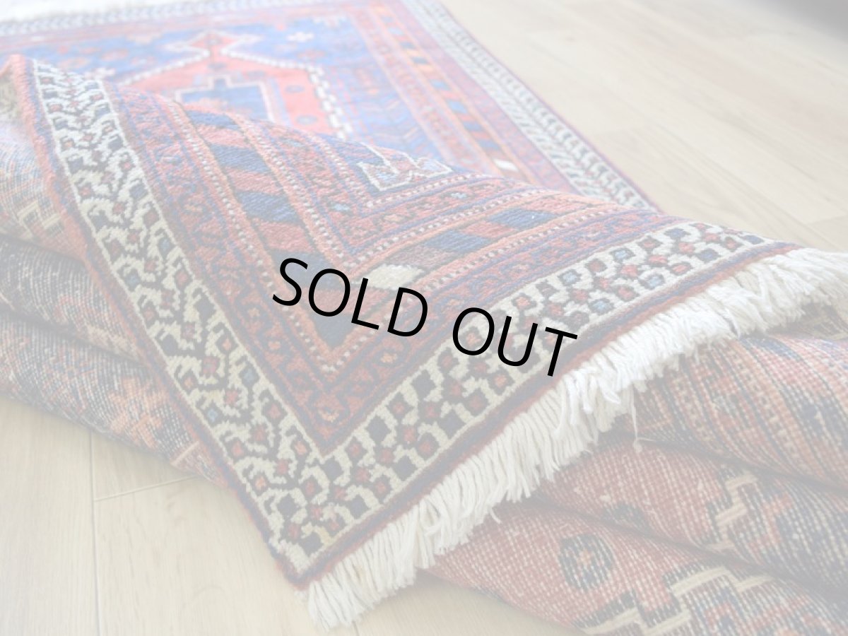 画像14: 良品 ペルシャ 絨毯 シールジャーン 縦2.1m 横1.5m 3.2㎡ 〜2帖 リビング ダイニング 2〜3人掛けソファ サイズ 210 x 150 cm No.P476 天然 ウール 手織り ハンドメイド トライバル ラグ 部族絨毯 マット カーペット 動物 民族柄 ヘイバトルー模様 ネイビー 赤  b-p476-210150h553p (14)