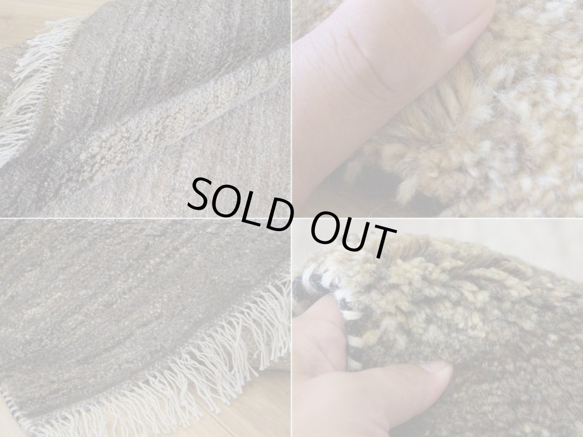 画像18: 新品 ペルシャ ギャッベ 縦2m 横1.5m 3㎡ 〜2帖 リビング ダイニング 2-3人掛けソファ サイズ 200 × 150 cm No.P396 肉厚 天然 ウール ギャベ 手織り ハンドメイド ラグ 絨毯 カーペット リビングダイニングルームやベッドサイドに 生成り ベージュ 茶 グレー 原毛系 グラデーション n-p396-200150s092p (18)