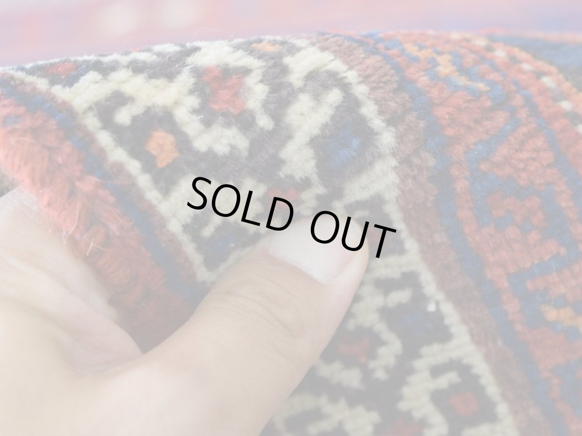 画像13: 良品 ペルシャ 絨毯 シールジャーン 縦2.1m 横1.5m 3.2㎡ 〜2帖 リビング ダイニング 2〜3人掛けソファ サイズ 210 x 150 cm No.P476 天然 ウール 手織り ハンドメイド トライバル ラグ 部族絨毯 マット カーペット 動物 民族柄 ヘイバトルー模様 ネイビー 赤  b-p476-210150h553p (13)