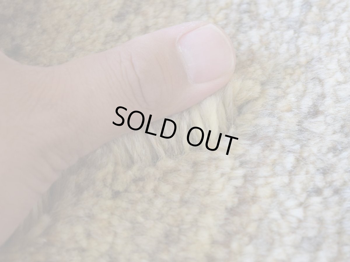 画像13: 新品 ペルシャ ギャッベ 縦2m 横1.5m 3㎡ 〜2帖 リビング ダイニング 2-3人掛けソファ サイズ 200 × 150 cm No.P396 肉厚 天然 ウール ギャベ 手織り ハンドメイド ラグ 絨毯 カーペット リビングダイニングルームやベッドサイドに 生成り ベージュ 茶 グレー 原毛系 グラデーション n-p396-200150s092p (13)