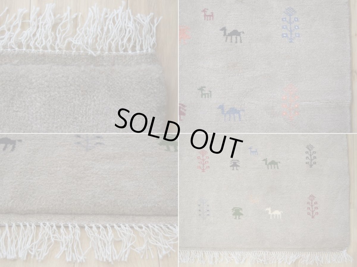画像19: 新品 ペルシャ ギャッベ 縦2m 横1.5m 3㎡ 〜2帖程度 リビング ダイニング 2-3人掛けソファ サイズ 199 × 145 cm No.R415 肉厚 天然 ウール ギャベ 手織り ハンドメイド ラグ 絨毯 カーペット リビングダイニングルームやベッドサイドに ライトグレー ベージュ n-r415-199146h051-002 (19)