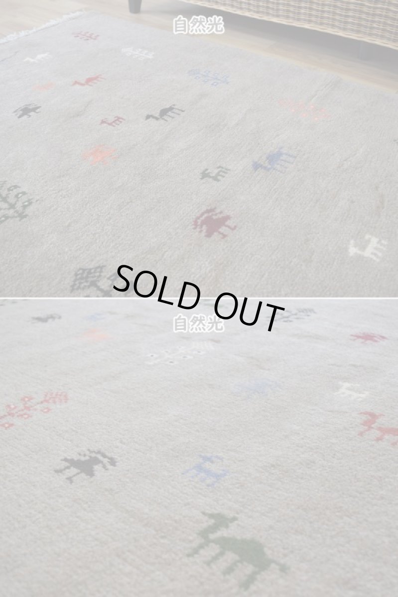 画像7: 新品 ペルシャ ギャッベ 縦2m 横1.5m 3㎡ 〜2帖程度 リビング ダイニング 2-3人掛けソファ サイズ 199 × 145 cm No.R415 肉厚 天然 ウール ギャベ 手織り ハンドメイド ラグ 絨毯 カーペット リビングダイニングルームやベッドサイドに ライトグレー ベージュ n-r415-199146h051-002 (7)