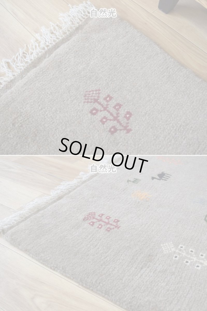 画像8: 新品 ペルシャ ギャッベ 縦2m 横1.5m 3㎡ 〜2帖程度 リビング ダイニング 2-3人掛けソファ サイズ 199 × 145 cm No.R415 肉厚 天然 ウール ギャベ 手織り ハンドメイド ラグ 絨毯 カーペット リビングダイニングルームやベッドサイドに ライトグレー ベージュ n-r415-199146h051-002 (8)
