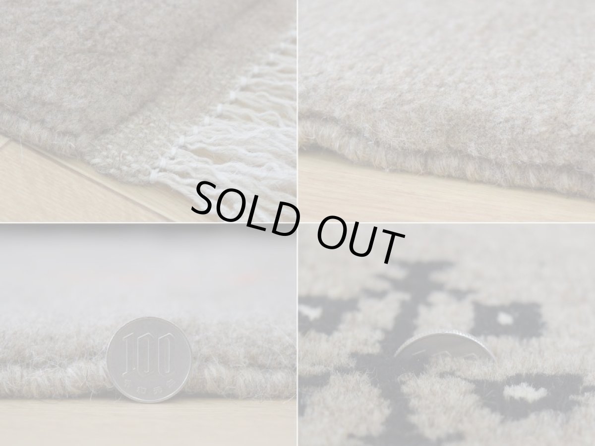 画像20: 新品 ペルシャ ギャッベ 縦2m 横1.5m 3㎡ 〜2帖程度 リビング ダイニング 2-3人掛けソファ サイズ 199 × 145 cm No.R415 肉厚 天然 ウール ギャベ 手織り ハンドメイド ラグ 絨毯 カーペット リビングダイニングルームやベッドサイドに ライトグレー ベージュ n-r415-199146h051-002 (20)