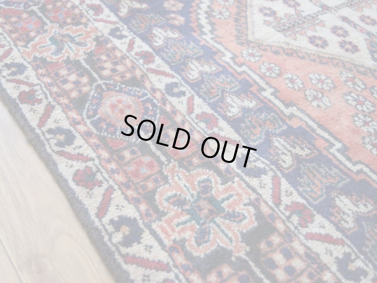 画像11: 良品 ペルシャ 部族絨毯  シャハレババク 縦2m 横1.5m 3㎡ 〜2帖 リビング ダイニング 2〜3人掛けソファ サイズ 195 x 165 cm No.P479 天然 ウール 手織り ハンドメイド トライバル ラグ 部族絨毯 マット カーペット 幾何学模様 民族柄 ネイビー オレンジ ギャッベ(ギャベ)をお探しの方にもお勧めです b-p479-195165h843p (11)