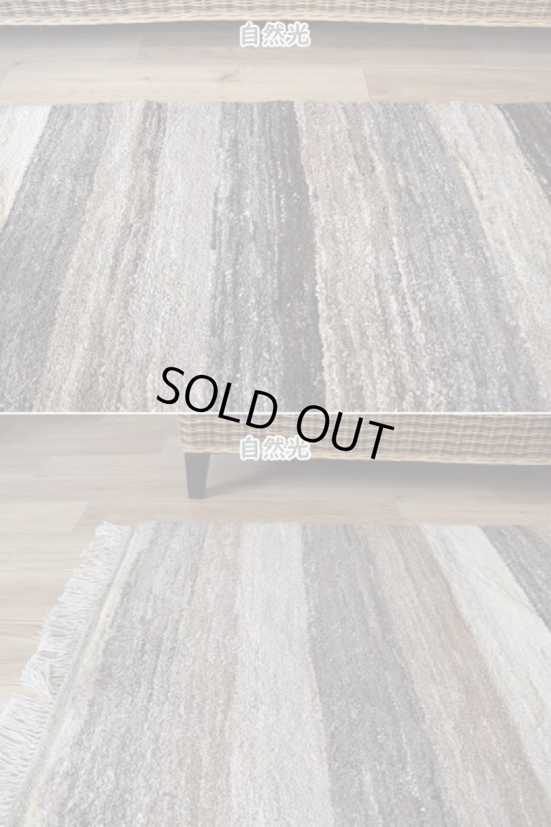 画像6: 新品 ペルシャ ギャッベ 縦2m 横1.5m 3㎡ 〜2帖 リビング ダイニング 2-3人掛けソファ サイズ 193 × 151 cm No.P400 肉厚 天然 ウール ギャベ 手織り ハンドメイド ラグ 絨毯 カーペット リビングダイニングルームやベッドサイドに 生成り ベージュ 茶 グレー 原毛系 ボーダー グラデーション n-p400-193151h092p (6)