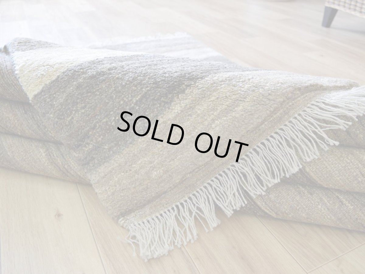 画像14: 新品 ペルシャ ギャッベ 縦2m 横1.5m 3㎡ 〜2帖 リビング ダイニング 2-3人掛けソファ サイズ 193 × 151 cm No.P400 肉厚 天然 ウール ギャベ 手織り ハンドメイド ラグ 絨毯 カーペット リビングダイニングルームやベッドサイドに 生成り ベージュ 茶 グレー 原毛系 ボーダー グラデーション n-p400-193151h092p (14)
