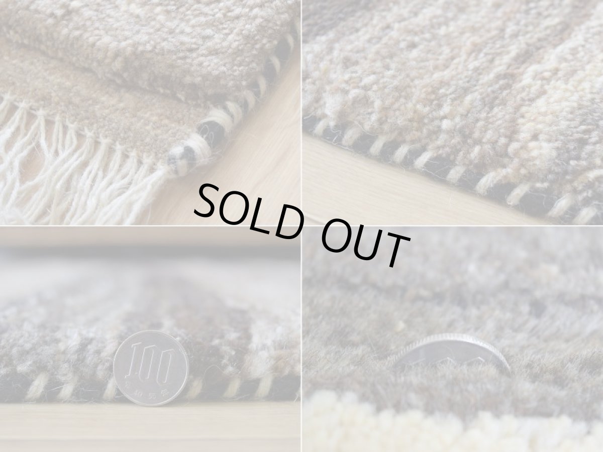 画像19: 新品 ペルシャ ギャッベ 縦2m 横1.5m 3㎡ 〜2帖 リビング ダイニング 2-3人掛けソファ サイズ 193 × 151 cm No.P400 肉厚 天然 ウール ギャベ 手織り ハンドメイド ラグ 絨毯 カーペット リビングダイニングルームやベッドサイドに 生成り ベージュ 茶 グレー 原毛系 ボーダー グラデーション n-p400-193151h092p (19)