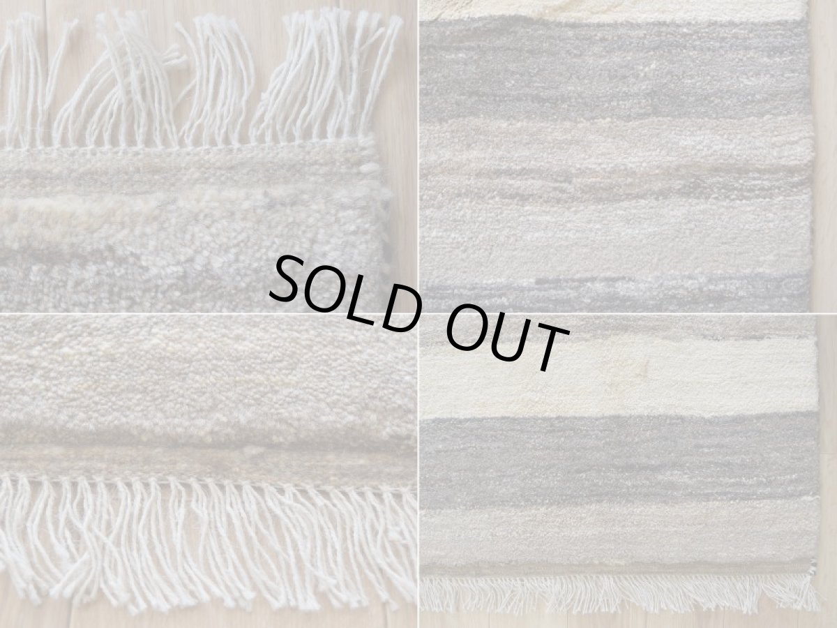 画像20: 新品 ペルシャ ギャッベ 縦2m 横1.5m 3㎡ 〜2帖 リビング ダイニング 2-3人掛けソファ サイズ 193 × 151 cm No.P400 肉厚 天然 ウール ギャベ 手織り ハンドメイド ラグ 絨毯 カーペット リビングダイニングルームやベッドサイドに 生成り ベージュ 茶 グレー 原毛系 ボーダー グラデーション n-p400-193151h092p (20)