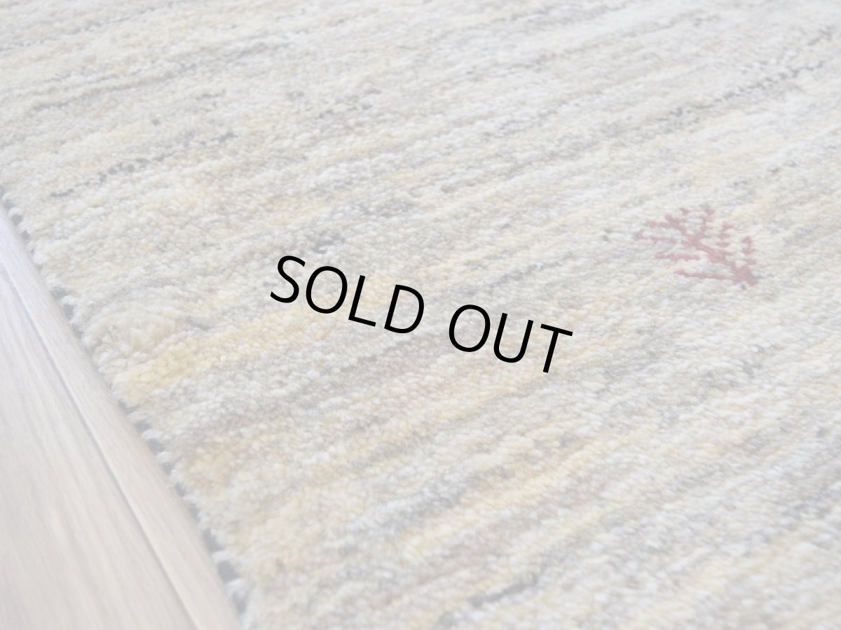 画像11: 新品 ペルシャ ギャッベ 縦2m 横1.5m 3㎡ 〜2帖 リビング ダイニング 2-3人掛けソファ サイズ 195 × 155 cm No.A580 肉厚 天然 ウール ギャベ 手織り ハンドメイド ラグ 絨毯 カーペット リビングダイニングルームやベッドサイドに 生成り クリーム 原毛系 動物 生命の樹 n-a580-195155s133-034 (11)