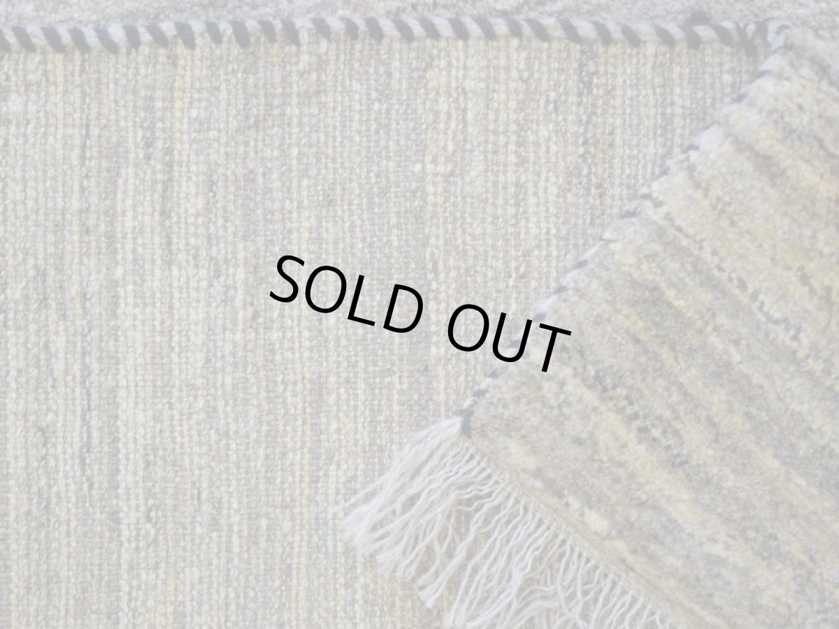 画像16: 新品 ペルシャ ギャッベ 縦2m 横1.5m 3㎡ 〜2帖 リビング ダイニング 2-3人掛けソファ サイズ 200 × 151 cm No.A581 肉厚 天然 ウール ギャベ 手織り ハンドメイド ラグ 絨毯 カーペット リビングダイニングルームやベッドサイドに 生成り クリーム 原毛系 プレーン n-a581-200151s133-034 (16)