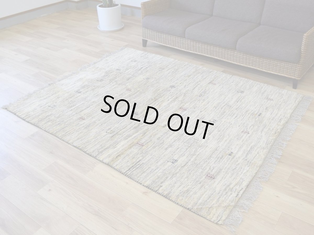 画像2: 新品 ペルシャ ギャッベ 縦2m 横1.5m 3㎡ 〜2帖 リビング ダイニング 2-3人掛けソファ サイズ 195 × 155 cm No.A580 肉厚 天然 ウール ギャベ 手織り ハンドメイド ラグ 絨毯 カーペット リビングダイニングルームやベッドサイドに 生成り クリーム 原毛系 動物 生命の樹 n-a580-195155s133-034 (2)