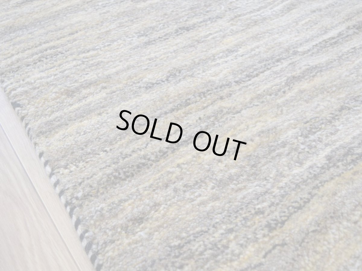 画像13: 新品 ペルシャ ギャッベ 縦2m 横1.5m 3㎡ 〜2帖 リビング ダイニング 2-3人掛けソファ サイズ 200 × 151 cm No.A581 肉厚 天然 ウール ギャベ 手織り ハンドメイド ラグ 絨毯 カーペット リビングダイニングルームやベッドサイドに 生成り クリーム 原毛系 プレーン n-a581-200151s133-034 (13)