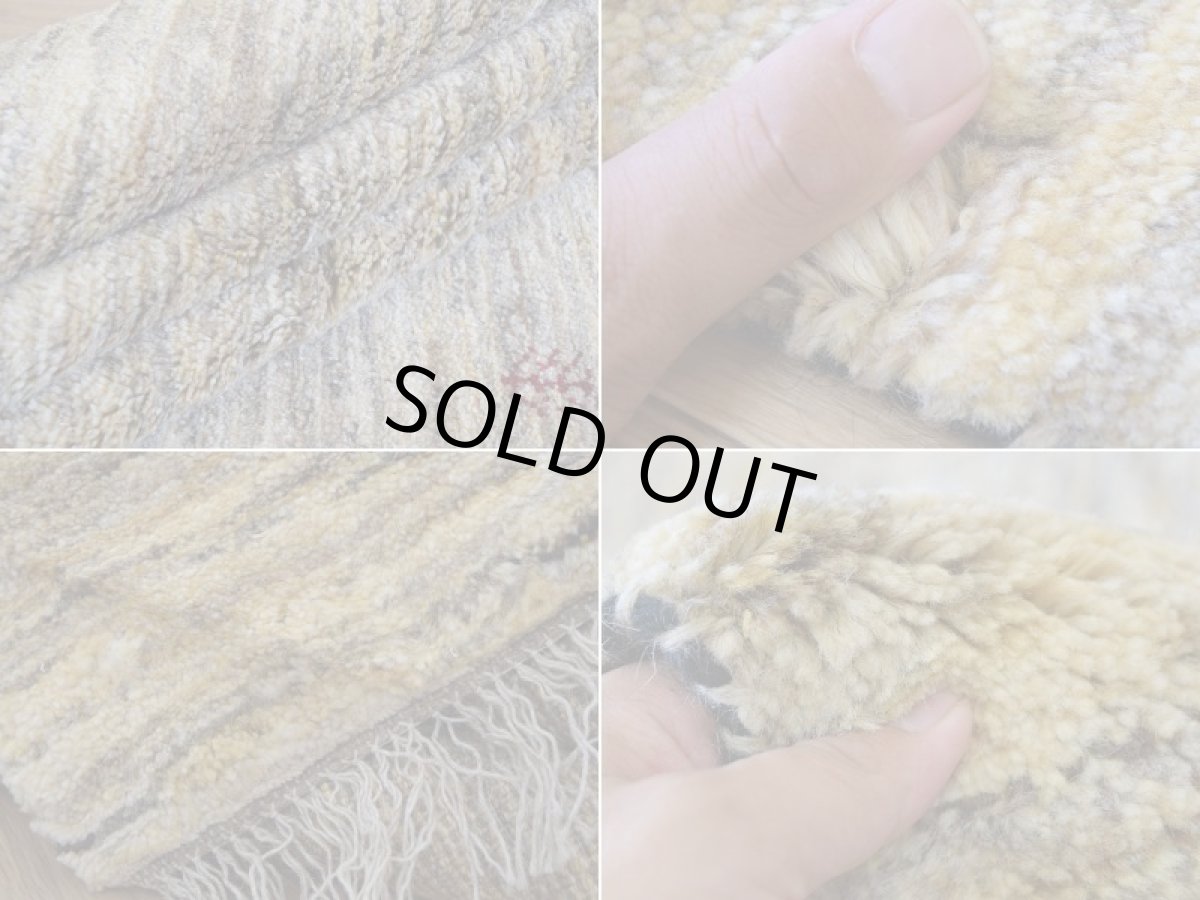 画像18: 新品 ペルシャ ギャッベ 縦2m 横1.5m 3㎡ 〜2帖 リビング ダイニング 2-3人掛けソファ サイズ 195 × 155 cm No.A580 肉厚 天然 ウール ギャベ 手織り ハンドメイド ラグ 絨毯 カーペット リビングダイニングルームやベッドサイドに 生成り クリーム 原毛系 動物 生命の樹 n-a580-195155s133-034 (18)