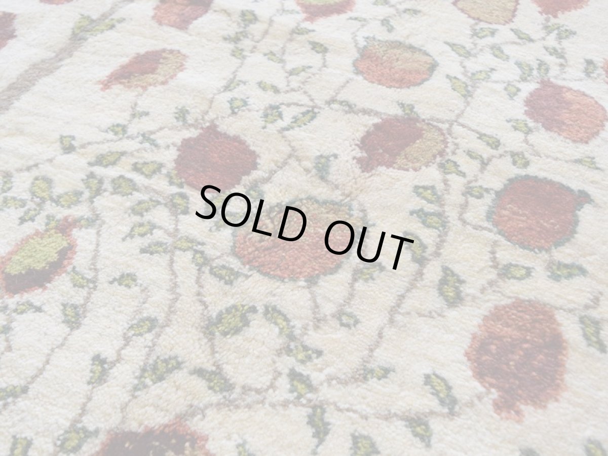 画像10: 新品 ペルシャ ギャッベ 縦2m 横1.5m 3㎡ 〜2-3帖程度 リビング ダイニング 2-3人掛けソファ サイズ 200 × 150 cm No.2437 肉厚 リーズバフト ウール 手織りギャベ  ハンドメイド ラグ 絨毯 カーペット ザクロの木 生命の樹 糸杉 生成り クリーム 緑 リビングダイニングルームやベッドサイドに N-2437-200150-S-057-379 (10)