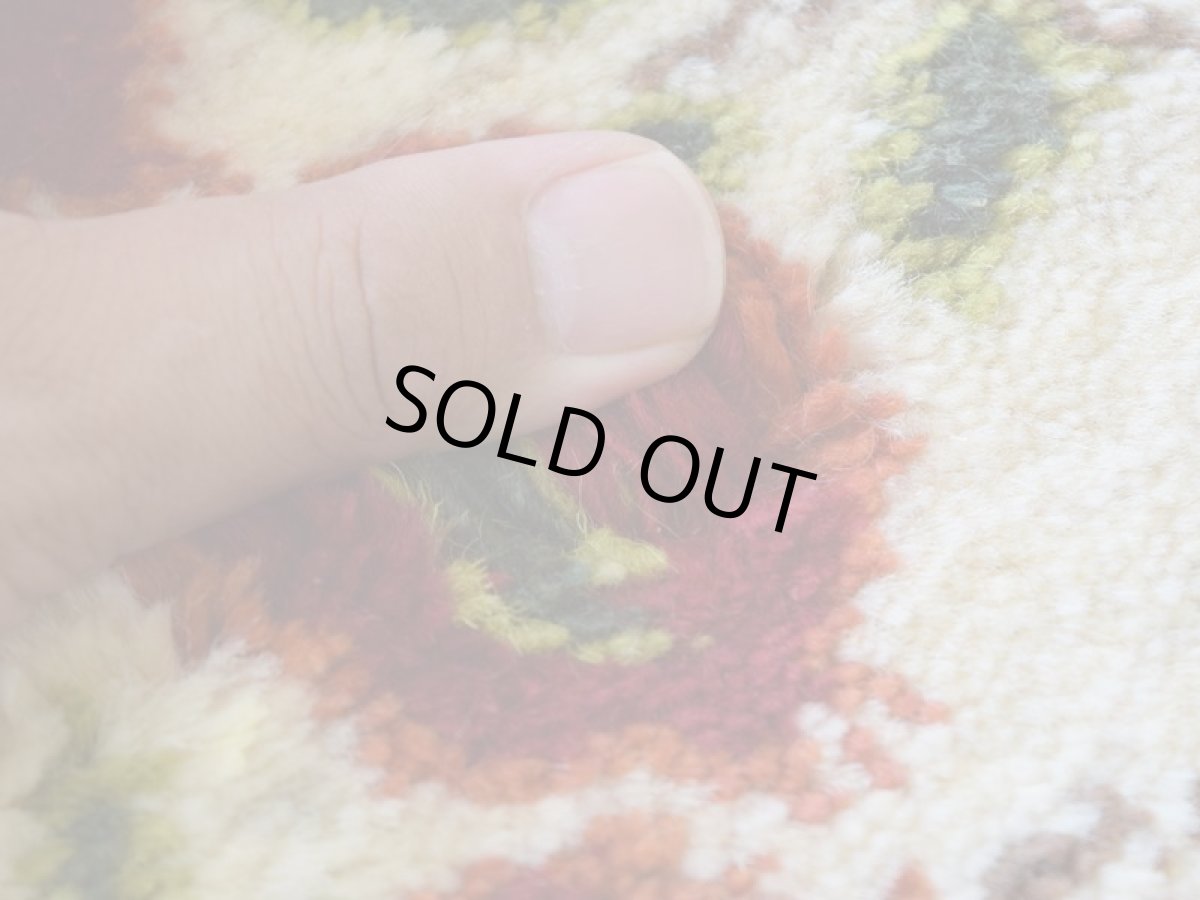 画像11: 新品 ペルシャ ギャッベ 縦2m 横1.5m 3㎡ 〜2-3帖程度 リビング ダイニング 2-3人掛けソファ サイズ 195 × 150 cm No.2441 肉厚 リーズバフト ウール 手織りギャベ  ハンドメイド ラグ 絨毯 カーペット ザクロの木 生命の樹 糸杉 生成り クリーム 緑 リビングダイニングルームやベッドサイドに N-2441-195150-S-095-077 (11)