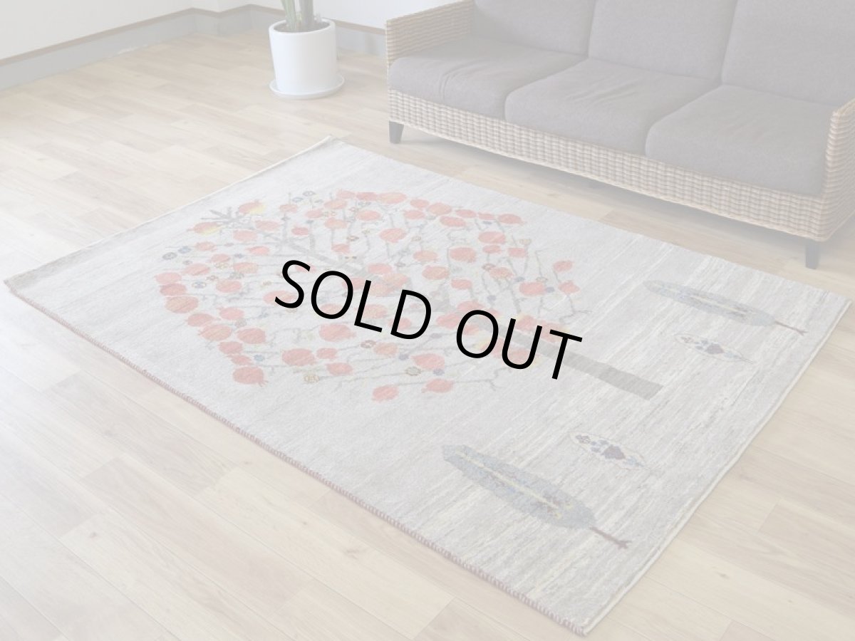 画像2: 新品 ペルシャ ギャッベ 縦2m 横1.5m 3㎡ 〜2帖程度 リビング ダイニング 2-3人掛けソファ サイズ 210 × 145 cm No.A615 肉厚 リーズバフト ウール 手織りギャベ  ハンドメイド ラグ 絨毯 カーペット ザクロの木 生命の樹 糸杉 グレー リビングダイニングルームやベッドサイドに N-A615-210145-S-266-068 (2)