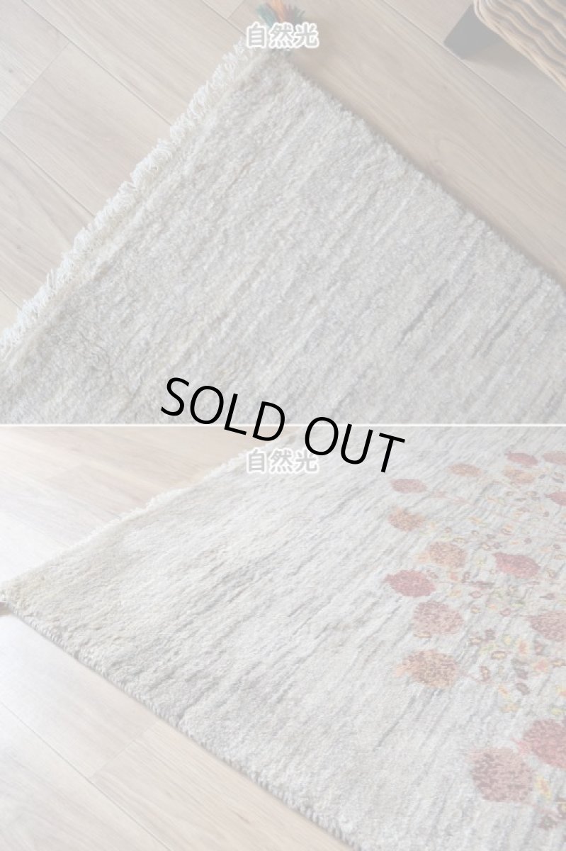 画像8: 新品 ペルシャ ギャッベ 縦2m 横1.3m 3㎡ 〜2帖程度 リビング ダイニング 2-3人掛けソファ サイズ 210 × 130 cm No.2428 肉厚 リーズバフト ウール 手織りギャベ  ハンドメイド ラグ 絨毯 カーペット ザクロの木 生命の樹 グレー リビングダイニングルームやベッドサイドに N-2428-210130-S-086-288 (8)