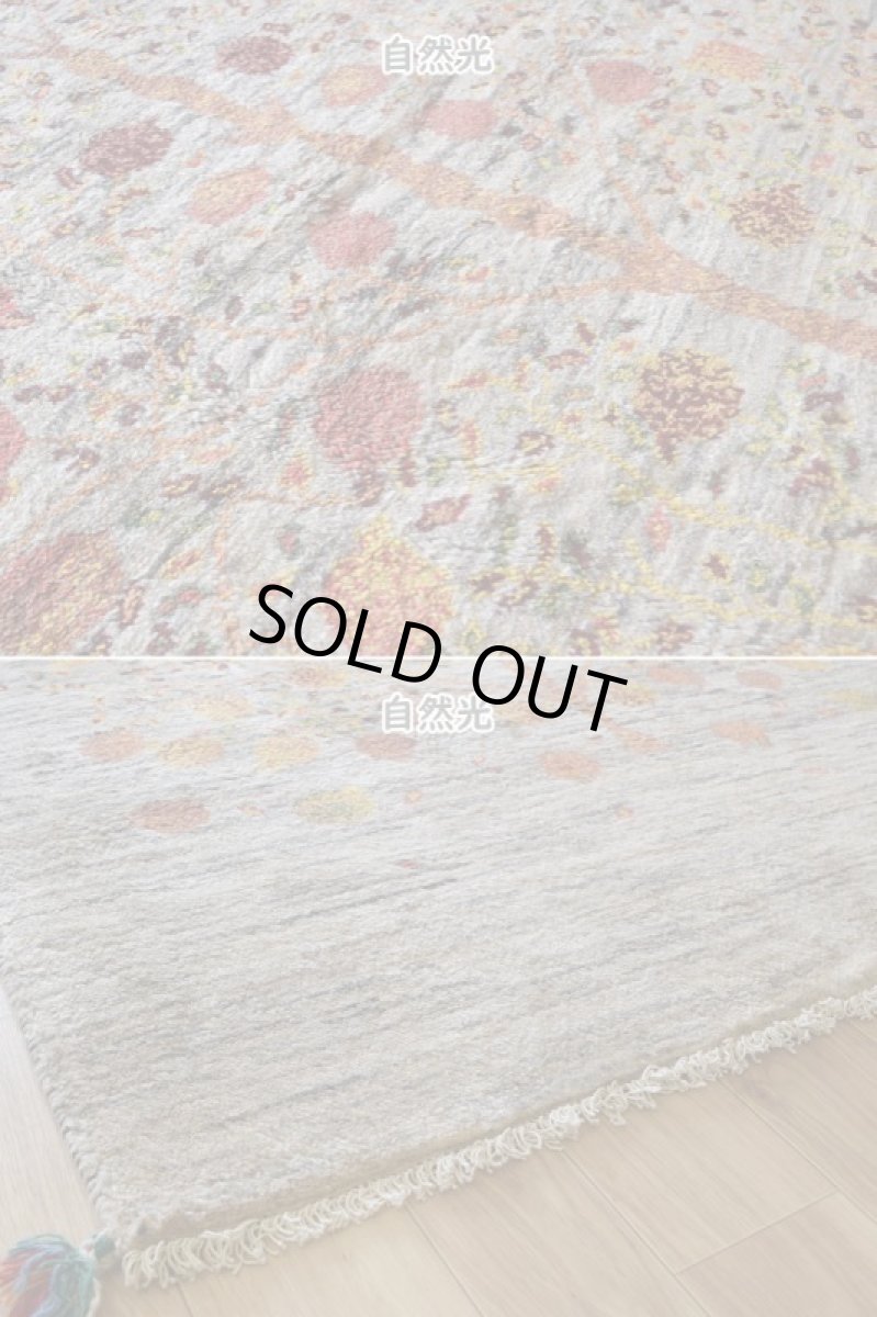 画像9: 新品 ペルシャ ギャッベ 縦2m 横1.3m 3㎡ 〜2帖程度 リビング ダイニング 2-3人掛けソファ サイズ 210 × 130 cm No.2428 肉厚 リーズバフト ウール 手織りギャベ  ハンドメイド ラグ 絨毯 カーペット ザクロの木 生命の樹 グレー リビングダイニングルームやベッドサイドに N-2428-210130-S-086-288 (9)