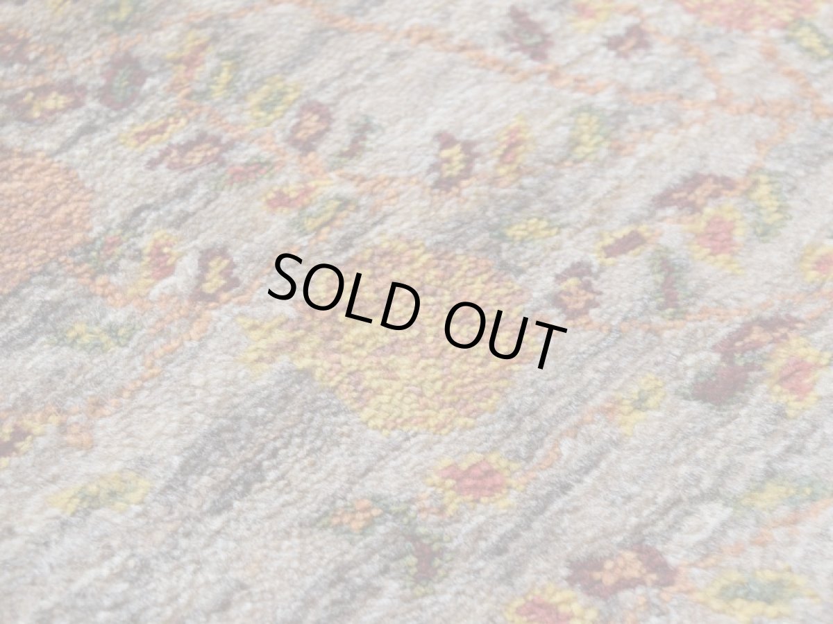 画像10: 新品 ペルシャ ギャッベ 縦2m 横1.3m 3㎡ 〜2帖程度 リビング ダイニング 2-3人掛けソファ サイズ 210 × 130 cm No.2428 肉厚 リーズバフト ウール 手織りギャベ  ハンドメイド ラグ 絨毯 カーペット ザクロの木 生命の樹 グレー リビングダイニングルームやベッドサイドに N-2428-210130-S-086-288 (10)