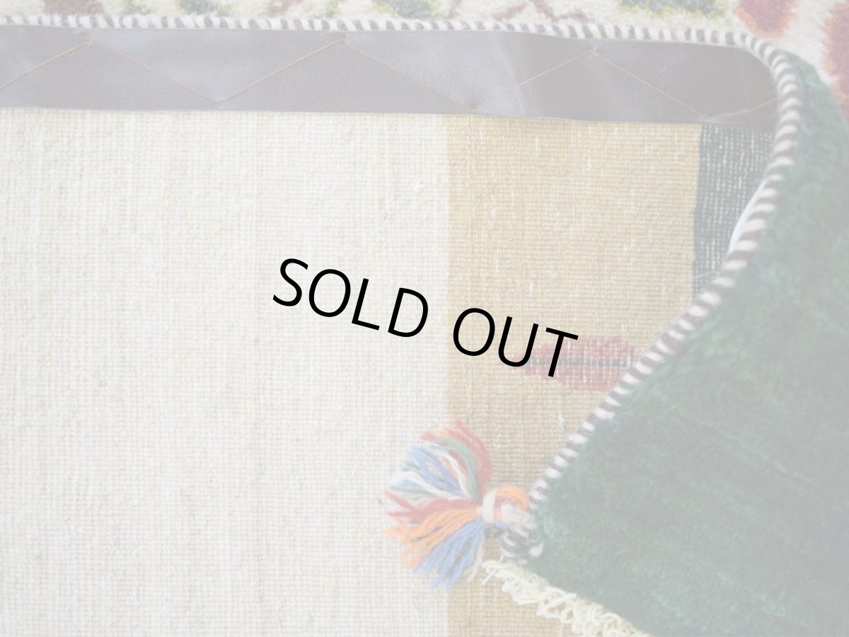 画像14: 新品 ペルシャ ギャッベ 縦2m 横1.5m 3㎡ 〜2-3帖程度 リビング ダイニング 2-3人掛けソファ サイズ 195 × 150 cm No.2441 肉厚 リーズバフト ウール 手織りギャベ  ハンドメイド ラグ 絨毯 カーペット ザクロの木 生命の樹 糸杉 生成り クリーム 緑 リビングダイニングルームやベッドサイドに N-2441-195150-S-095-077 (14)