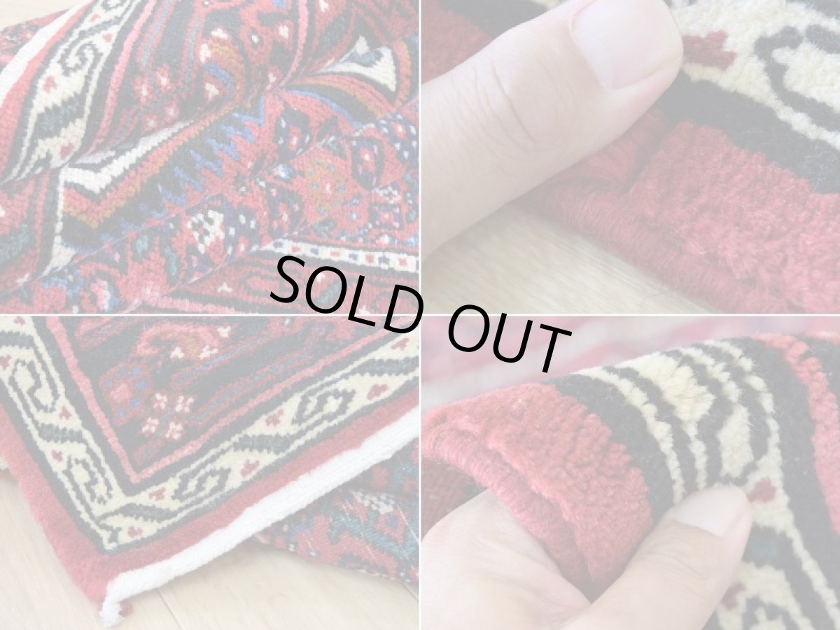 画像18: 良品 ペルシャ 部族絨毯  ハマダン 縦2m 横1.5m 3㎡ 〜2帖 リビング ダイニング 2〜3人掛けソファ サイズ 205 x 160 cm No.R342 天然 ウール 手織り ハンドメイド トライバル ラグ 部族絨毯 マット カーペット 幾何学模様 民族柄 マヒ ヘラティ模様 赤 b-r342-205160h042-213 (18)