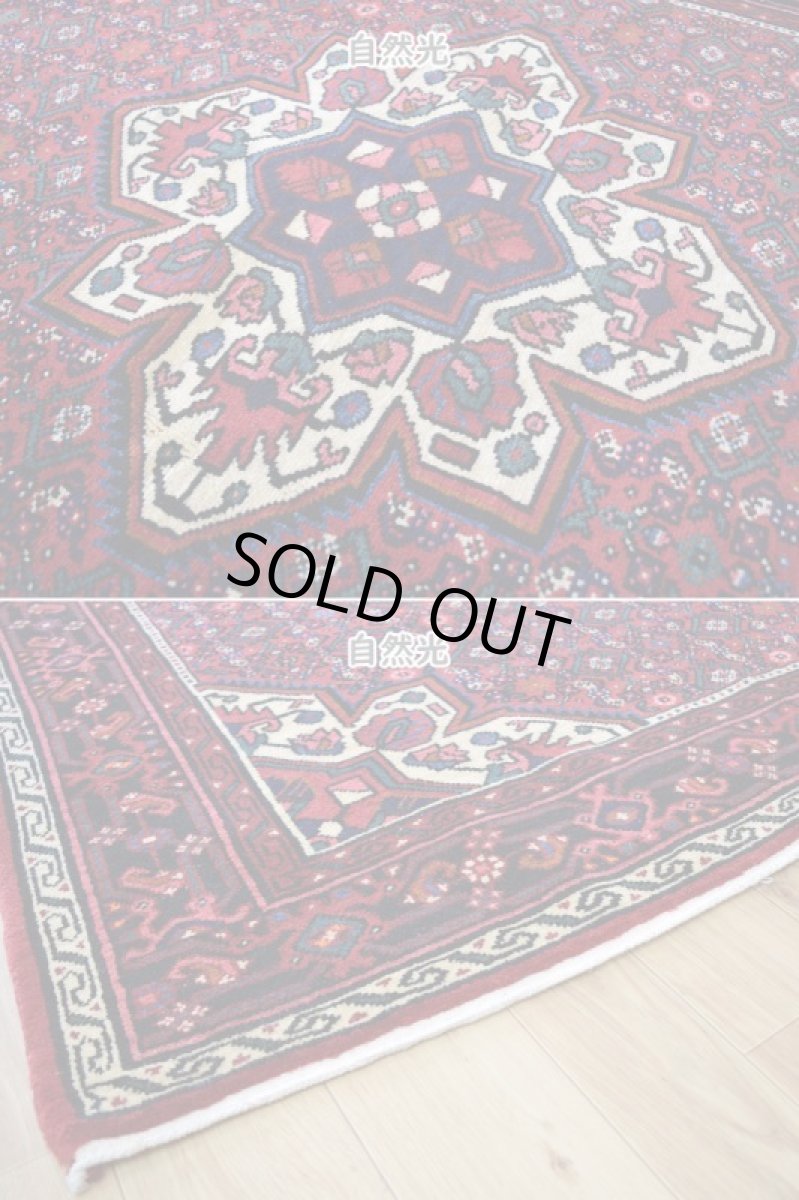 画像9: 良品 ペルシャ 部族絨毯  ハマダン 縦2m 横1.5m 3㎡ 〜2帖 リビング ダイニング 2〜3人掛けソファ サイズ 205 x 160 cm No.R342 天然 ウール 手織り ハンドメイド トライバル ラグ 部族絨毯 マット カーペット 幾何学模様 民族柄 マヒ ヘラティ模様 赤 b-r342-205160h042-213 (9)