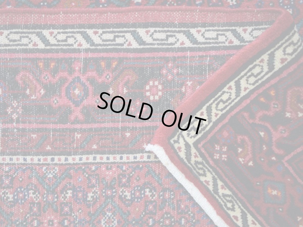 画像15: 良品 ペルシャ 部族絨毯  ハマダン 縦2m 横1.5m 3㎡ 〜2帖 リビング ダイニング 2〜3人掛けソファ サイズ 205 x 160 cm No.R342 天然 ウール 手織り ハンドメイド トライバル ラグ 部族絨毯 マット カーペット 幾何学模様 民族柄 マヒ ヘラティ模様 赤 b-r342-205160h042-213 (15)