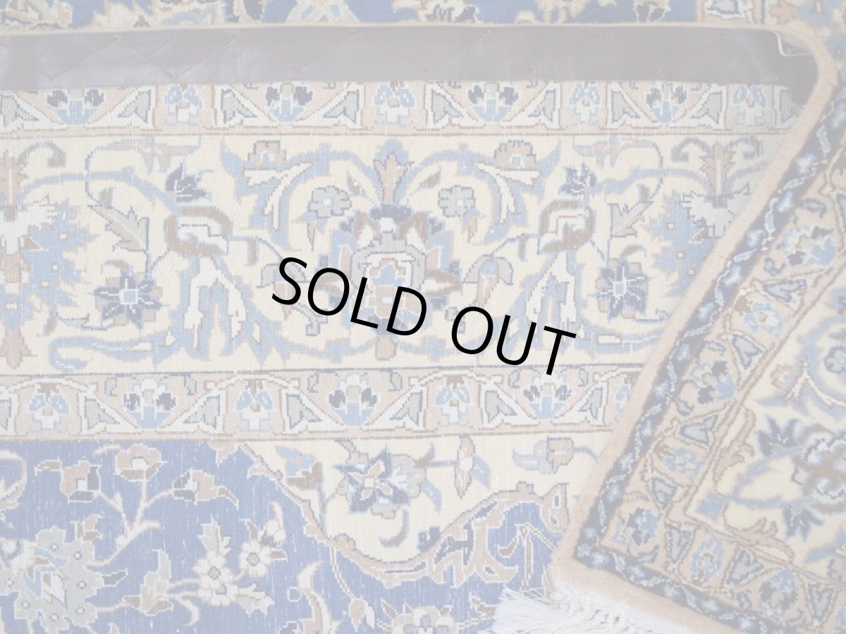 画像14: 良品 ペルシャ 絨毯 ナイン 産 9la ノーラー ノーフラ― 縦3m 横2m 6㎡ 〜6帖程度 リビング ダイニング 3人掛けソファ コーナーソファ 大判 サイズ 290 x 185 cm No.2261 天然 ウール シルク 手織り トライバル ラグ 敷物 マット カーペット メダリオン ヴィンテージ ビンテージ クリーム 生成り色 ベージュ 青 水色 ブルー 中古品に抵抗のある方にもおすすめです。 ab-2261-290185s818-5601 (14)