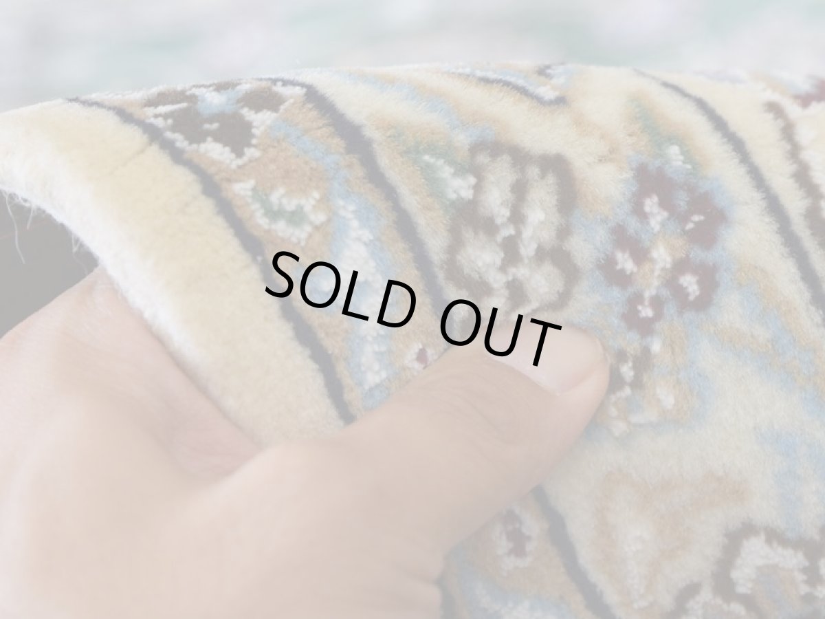 画像12: 新品 ペルシャ 絨毯 ナイン 産 9la ノーラー ノーフラ― 縦3m 横2m 6㎡ 〜6帖程度 リビング ダイニング 3人掛けソファ コーナーソファ 大判 サイズ 310 x 200 cm No.2280 肉厚 天然 ウール 手織り トライバル ラグ 敷物 カーペット メダリオン エメラルドグリーン モスグリーン n-2280-310200s0751-0402 (12)