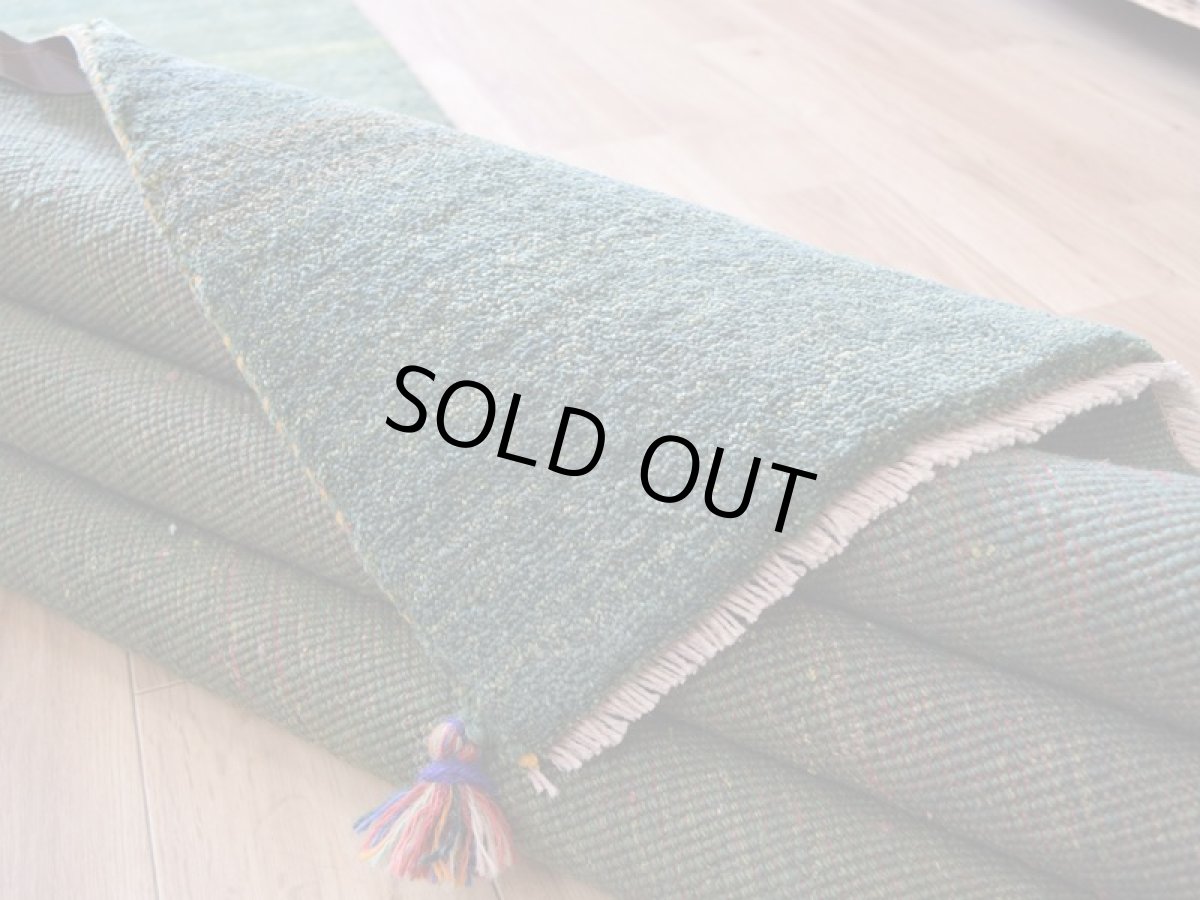 画像14: 新品 ペルシャ ギャッベ 縦2.7m 横1.6m 4㎡ 〜3帖 リビング ダイニング 2-3人掛けソファ サイズ 262 × 153 cm No.2400 天然 草木染 肉厚 ウール ギャベ 手織り ハンドメイド ラグ 絨毯 カーペット リビングダイニングルームやベッドサイドに 緑 グリーン 動物 柄 n-2400-262153s084-026 (14)