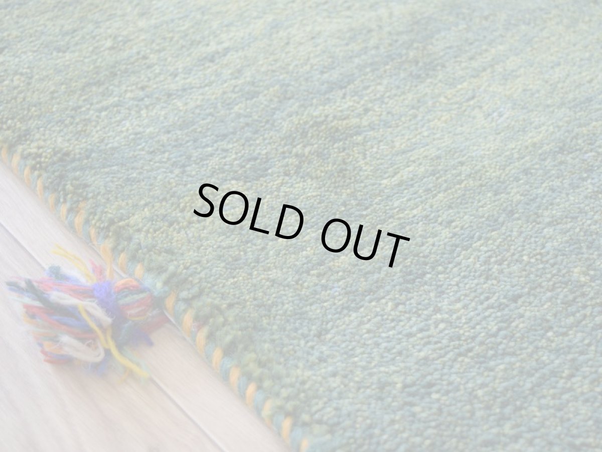 画像12: 新品 ペルシャ ギャッベ 縦2.7m 横1.6m 4㎡ 〜3帖 リビング ダイニング 2-3人掛けソファ サイズ 262 × 153 cm No.2400 天然 草木染 肉厚 ウール ギャベ 手織り ハンドメイド ラグ 絨毯 カーペット リビングダイニングルームやベッドサイドに 緑 グリーン 動物 柄 n-2400-262153s084-026 (12)