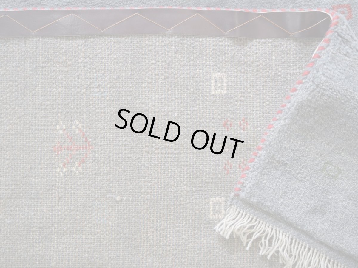 画像14: 新品 ペルシャ ギャッベ 縦2m 横1.5m 3㎡ 〜2帖程度 リビング ダイニング 2-3人掛けソファ サイズ 203 × 150 cm No.1927 天然 草木染 ウール ギャベ 手織り ハンドメイド ラグ 絨毯 カーペット リビングダイニングルームやベッドサイドに インディゴブルー グレー 灰 淡い青 藍 n-1927-203150s072p (14)