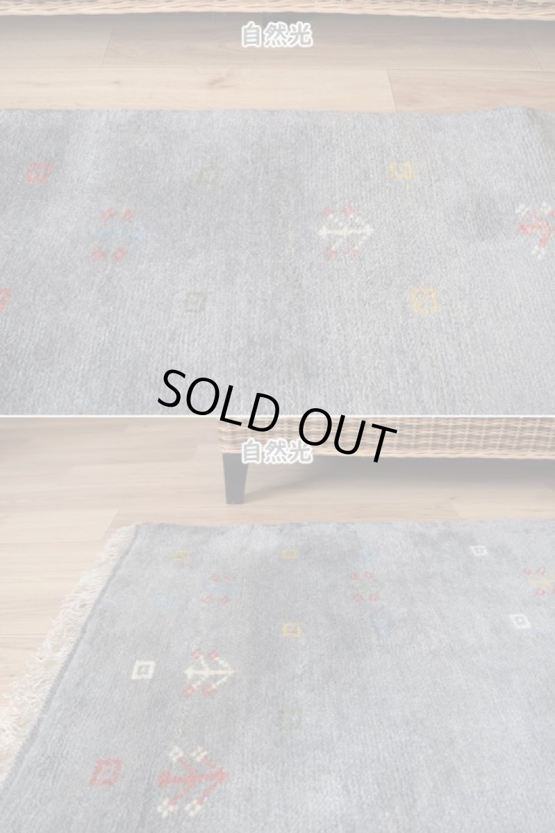 画像6: 新品 ペルシャ ギャッベ 縦2m 横1.5m 3㎡ 〜2帖程度 リビング ダイニング 2-3人掛けソファ サイズ 203 × 150 cm No.1927 天然 草木染 ウール ギャベ 手織り ハンドメイド ラグ 絨毯 カーペット リビングダイニングルームやベッドサイドに インディゴブルー グレー 灰 淡い青 藍 n-1927-203150s072p (6)