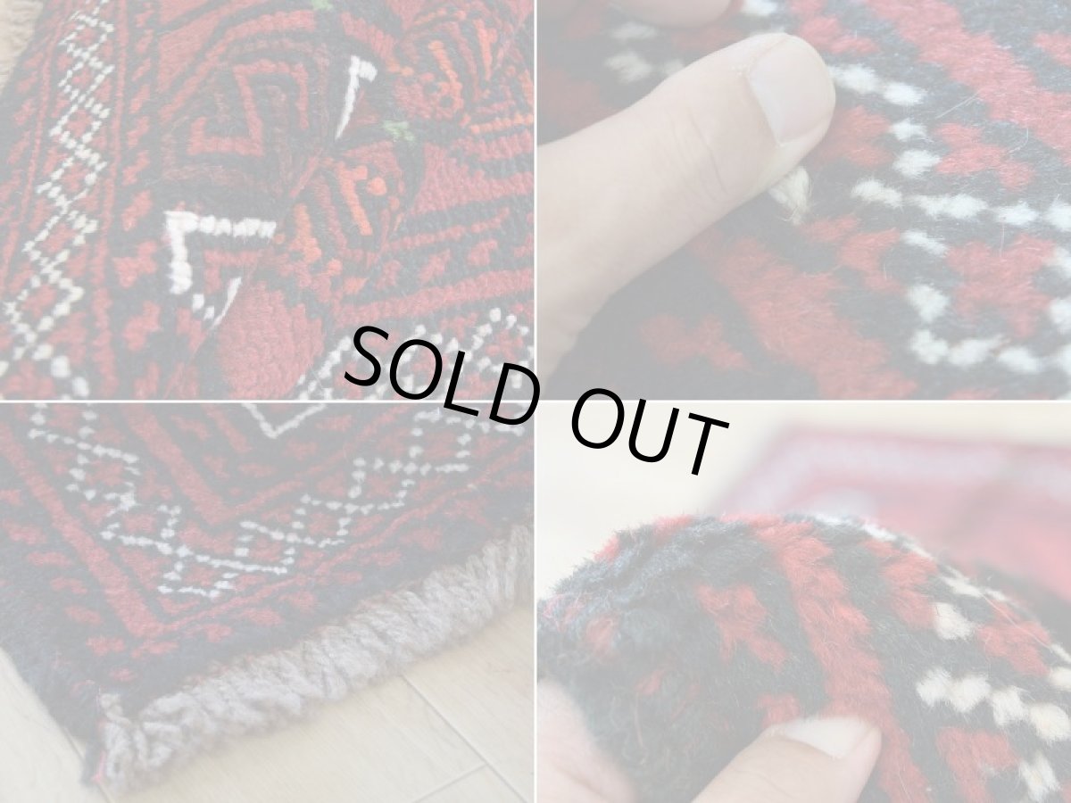 画像17: 中古品 ペルシャ 部族絨毯 グーチャン 縦1.7m 横1.1m 2㎡ 2人掛けソファ センターテーブル サイズ 165 x 107 cm No.Z206 ウール 手織り トライバル ラグ 敷物 マット カーペット 幾何学模様 ヴィンテージ ビンテージ  赤 b-z206-165107h06-87 (17)