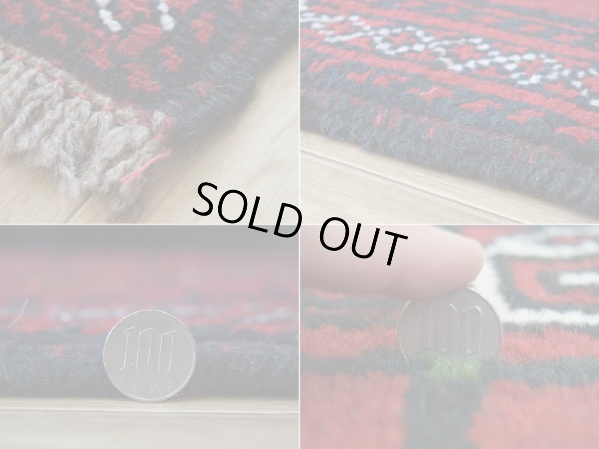 画像10: 中古品 ペルシャ 部族絨毯 グーチャン 縦1.7m 横1.1m 2㎡ 2人掛けソファ センターテーブル サイズ 165 x 107 cm No.Z206 ウール 手織り トライバル ラグ 敷物 マット カーペット 幾何学模様 ヴィンテージ ビンテージ  赤 b-z206-165107h06-87 (10)