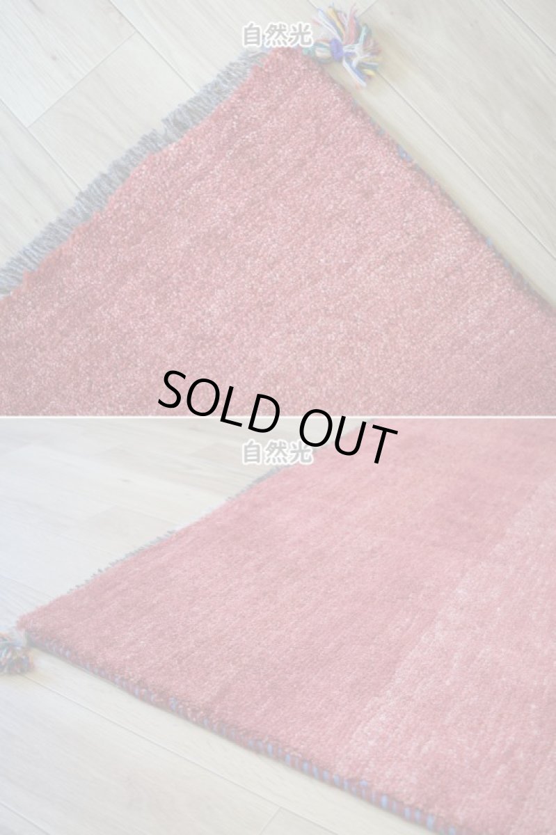 画像8: 新品 ペルシャ ギャッベ 縦2.4m 横1.6m 4㎡ 〜3帖 リビング ダイニング 2-3人掛けソファ サイズ 235 × 161 cm No.2399 天然 草木染 肉厚 ウール ギャベ 手織り ハンドメイド ラグ 絨毯 カーペット リビングダイニングルームやベッドサイドに 赤 動物 柄 シンプルデザイン n-2399-235161s054-095 (8)