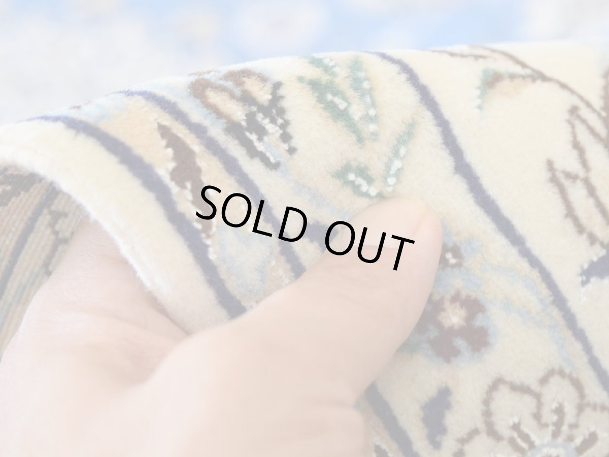 画像12: 新品 ペルシャ 絨毯 ナイン 産 6la シシラー ハビビアン工房 縦2.5m 横1.6m 4㎡ 〜3帖程度 リビング ダイニング 2-3人掛けソファ サイズ 250 x 157 cm No.P280 天然 コルクウール シルク 手織り ラグ 敷物 カーペット メダリオン 青 水色 ナインブルー n-p280-250157h0891-a0042 (12)