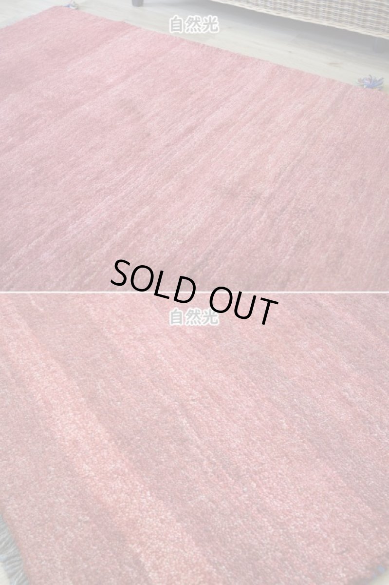 画像7: 新品 ペルシャ ギャッベ 縦2.4m 横1.6m 4㎡ 〜3帖 リビング ダイニング 2-3人掛けソファ サイズ 235 × 161 cm No.2399 天然 草木染 肉厚 ウール ギャベ 手織り ハンドメイド ラグ 絨毯 カーペット リビングダイニングルームやベッドサイドに 赤 動物 柄 シンプルデザイン n-2399-235161s054-095 (7)