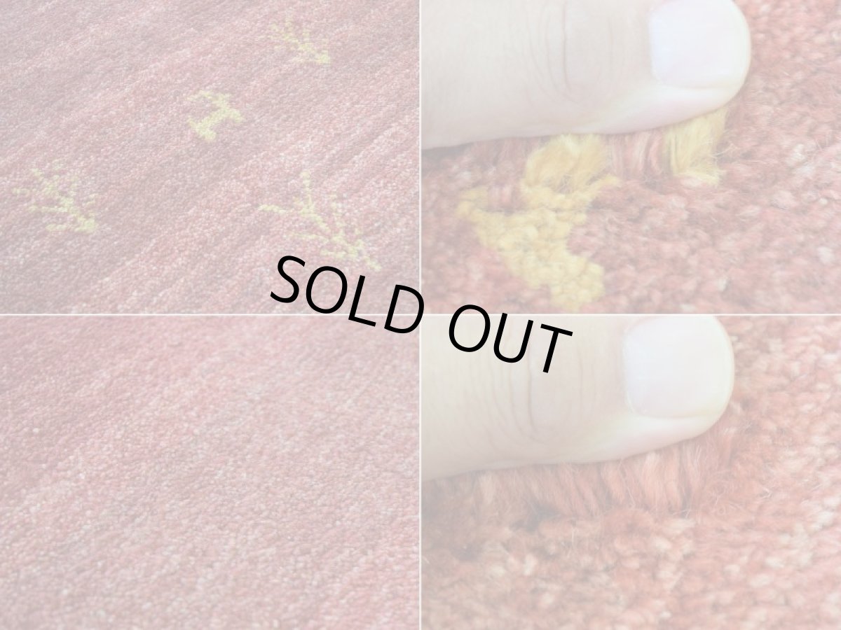 画像16: 新品 ペルシャ ギャッベ 縦2.4m 横1.6m 4㎡ 〜3帖 リビング ダイニング 2-3人掛けソファ サイズ 235 × 161 cm No.2399 天然 草木染 肉厚 ウール ギャベ 手織り ハンドメイド ラグ 絨毯 カーペット リビングダイニングルームやベッドサイドに 赤 動物 柄 シンプルデザイン n-2399-235161s054-095 (16)