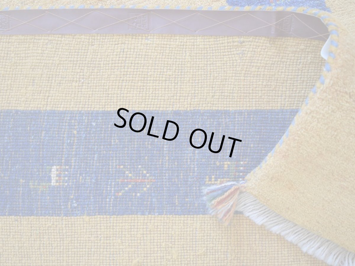 画像14: 新品 ペルシャ ギャッベ 縦2.4m 横1.7m 4㎡ 〜3帖 リビング ダイニング 2-3人掛けソファ サイズ 235 × 164 cm No.2396 天然 草木染 肉厚 ウール ギャベ 手織り ハンドメイド ラグ 絨毯 カーペット リビングダイニングルームやベッドサイドに イエロー インディゴブルー 黄 青 動物 柄 シンプルデザイン n-2396-235164s064-006 (14)