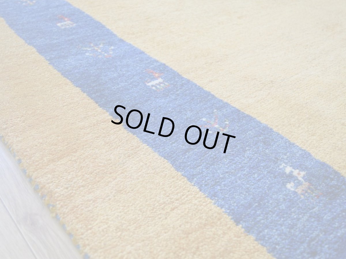 画像11: 新品 ペルシャ ギャッベ 縦2.4m 横1.7m 4㎡ 〜3帖 リビング ダイニング 2-3人掛けソファ サイズ 235 × 164 cm No.2396 天然 草木染 肉厚 ウール ギャベ 手織り ハンドメイド ラグ 絨毯 カーペット リビングダイニングルームやベッドサイドに イエロー インディゴブルー 黄 青 動物 柄 シンプルデザイン n-2396-235164s064-006 (11)