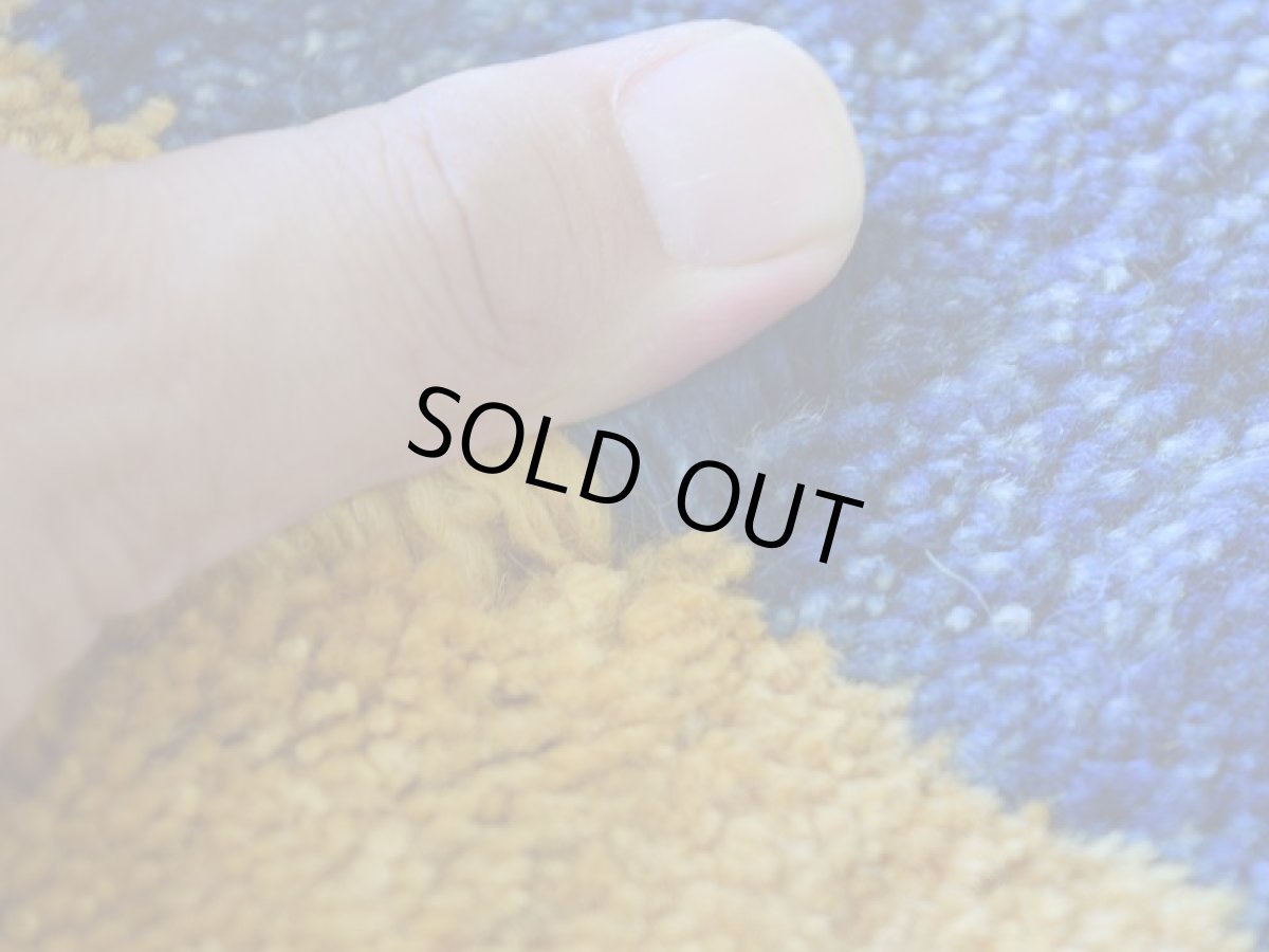 画像10: 新品 ペルシャ ギャッベ 縦2.4m 横1.7m 4㎡ 〜3帖 リビング ダイニング 2-3人掛けソファ サイズ 235 × 164 cm No.2396 天然 草木染 肉厚 ウール ギャベ 手織り ハンドメイド ラグ 絨毯 カーペット リビングダイニングルームやベッドサイドに イエロー インディゴブルー 黄 青 動物 柄 シンプルデザイン n-2396-235164s064-006 (10)