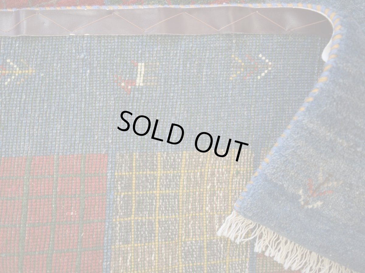 画像14: 新品 ペルシャ ギャッベ 縦1.8m 横1.1m 2㎡ 〜2帖 2人掛けソファ サイズ 172 × 110 cm No.1942 肉厚 天然 草木染 ウール ギャベ 手織り ハンドメイド ラグ 絨毯 カーペット ロリバフト リビングルームソファ足元やベッドサイドに パッチワーク系デザイン インディゴブルー  マルチカラー n-1942-172110s002-062 (14)