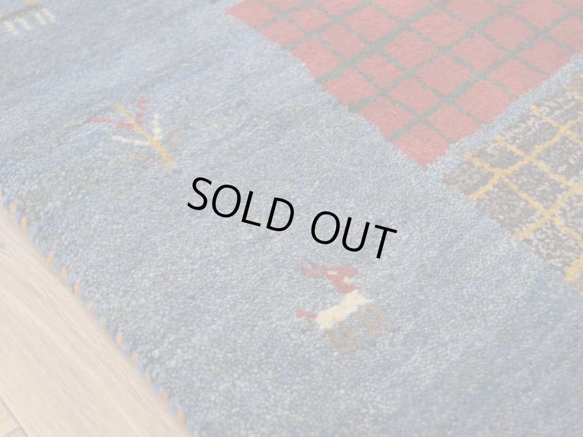 画像10: 新品 ペルシャ ギャッベ 縦1.8m 横1.1m 2㎡ 〜2帖 2人掛けソファ サイズ 172 × 110 cm No.1942 肉厚 天然 草木染 ウール ギャベ 手織り ハンドメイド ラグ 絨毯 カーペット ロリバフト リビングルームソファ足元やベッドサイドに パッチワーク系デザイン インディゴブルー  マルチカラー n-1942-172110s002-062 (10)