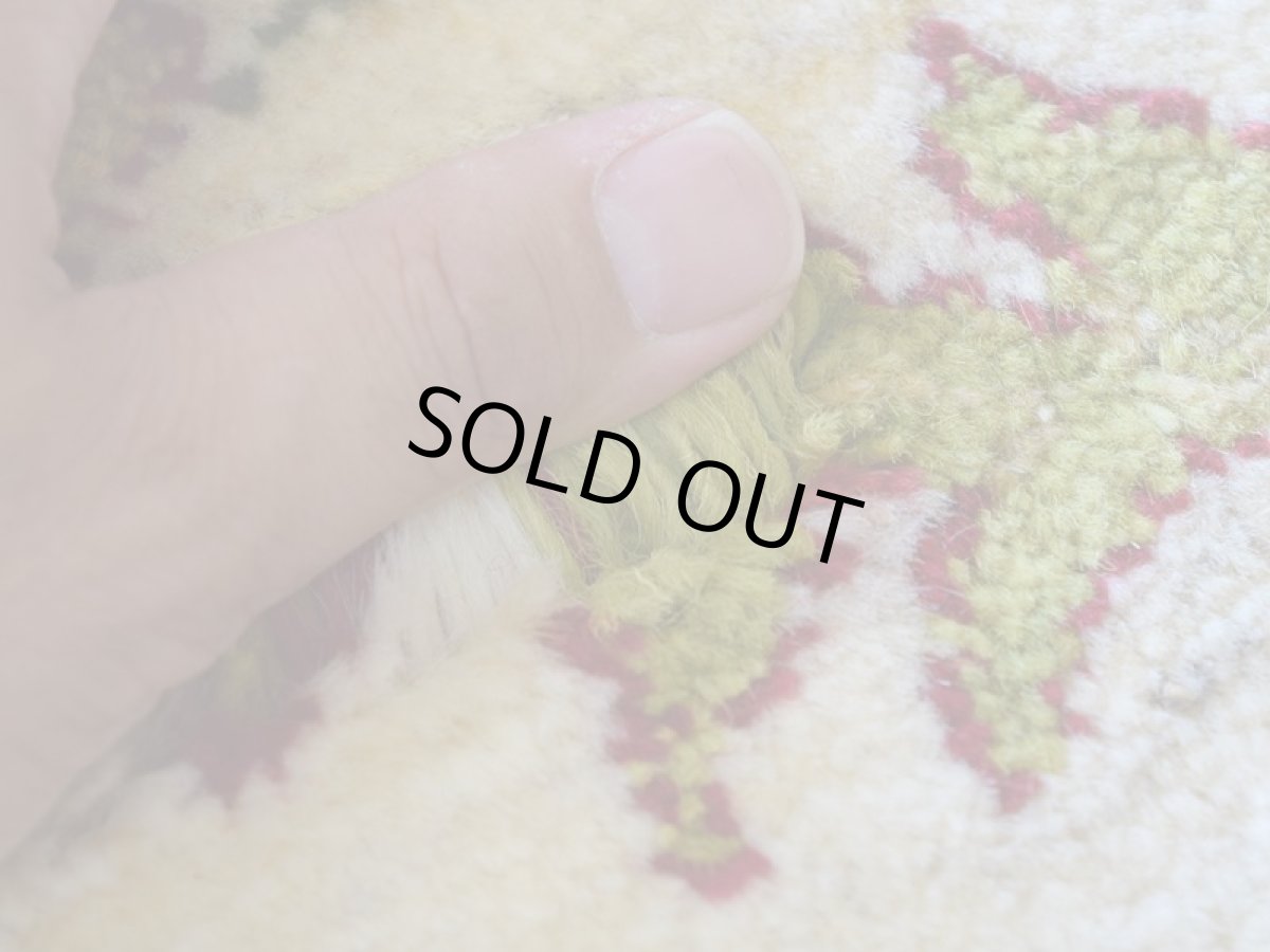 画像11: 新品 ペルシャ ギャッベ 縦2m 横1.5m 3㎡ 〜2-3帖程度 リビング ダイニング 2-3人掛けソファ サイズ 200 × 155 cm No.2438 肉厚 リーズバフト ウール 手織りギャベ  ハンドメイド ラグ 絨毯 カーペット 生命の樹 生成り クリーム 緑 リビングダイニングルームやベッドサイドに N-2438-200155-S-077-1001 (11)